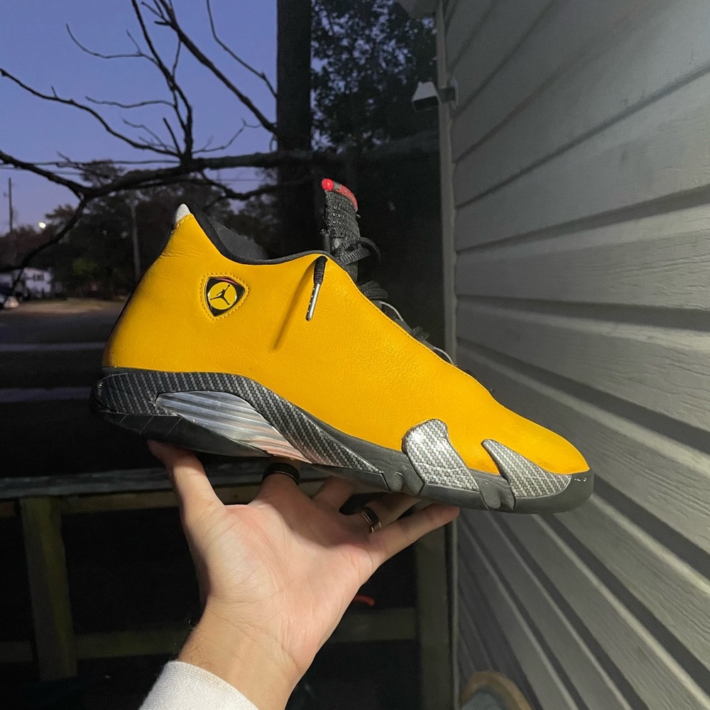 Air Jordan 14 Reverse Ferrari